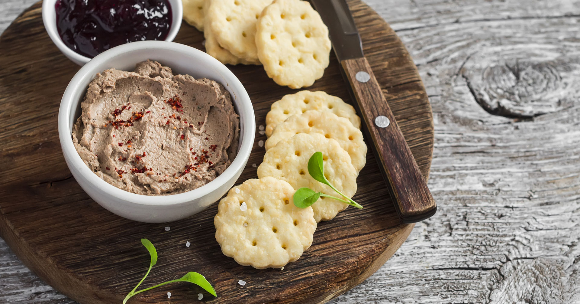 Galletas vegetarianas con paté de berenjena