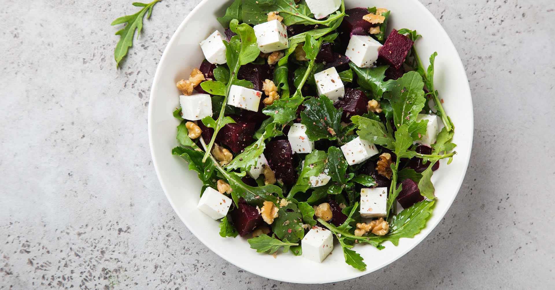 Ensalada con queso de cabra y granola