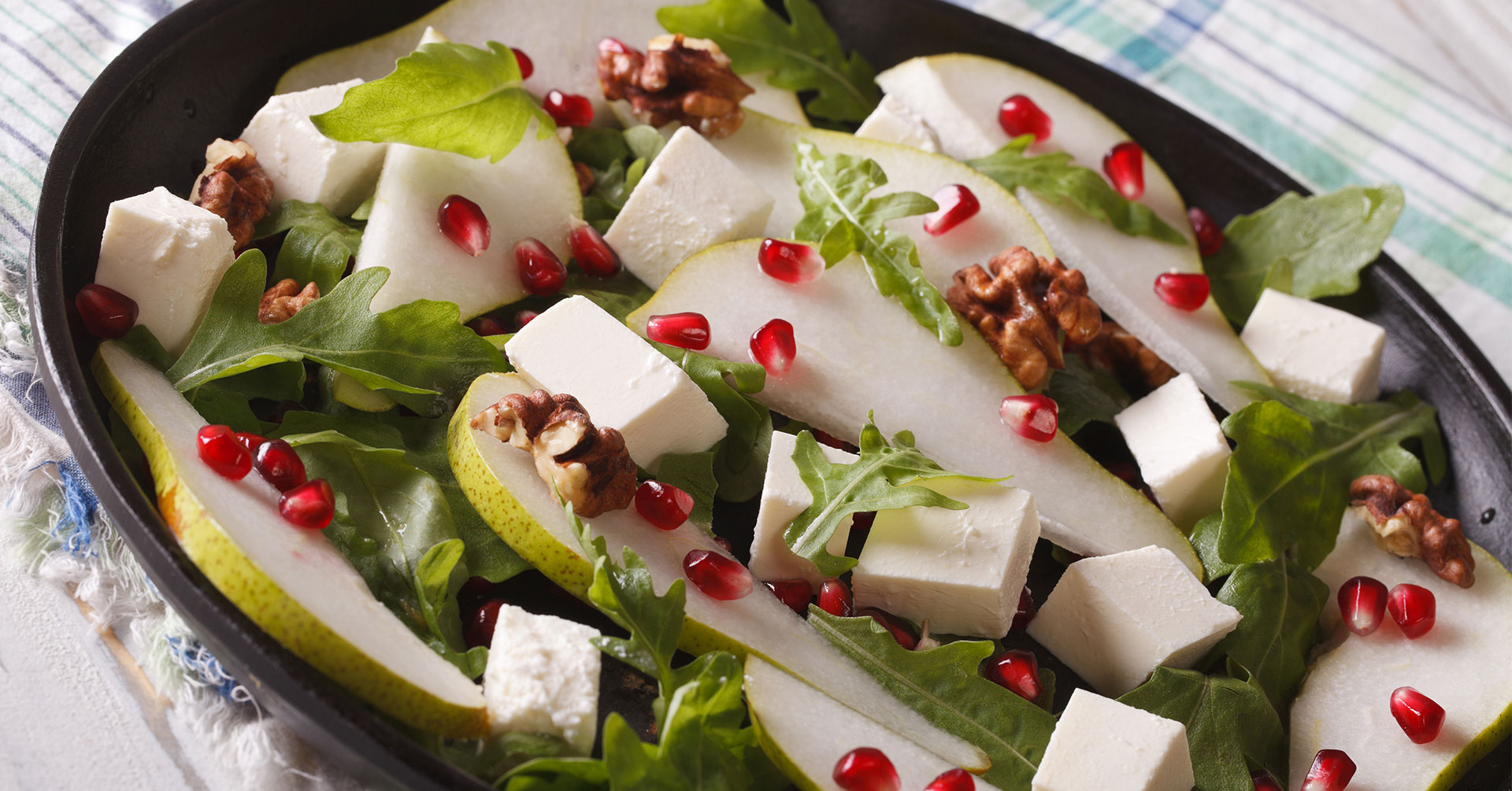 Ensalada de granada con pera y granola