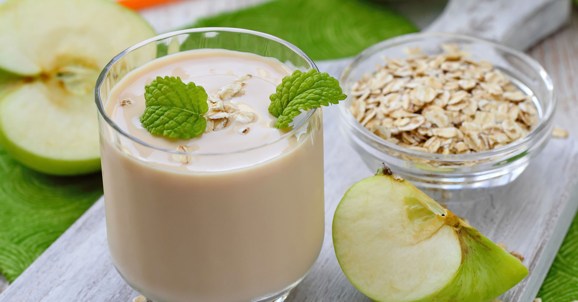Smoothie de manzanas verdes con avena