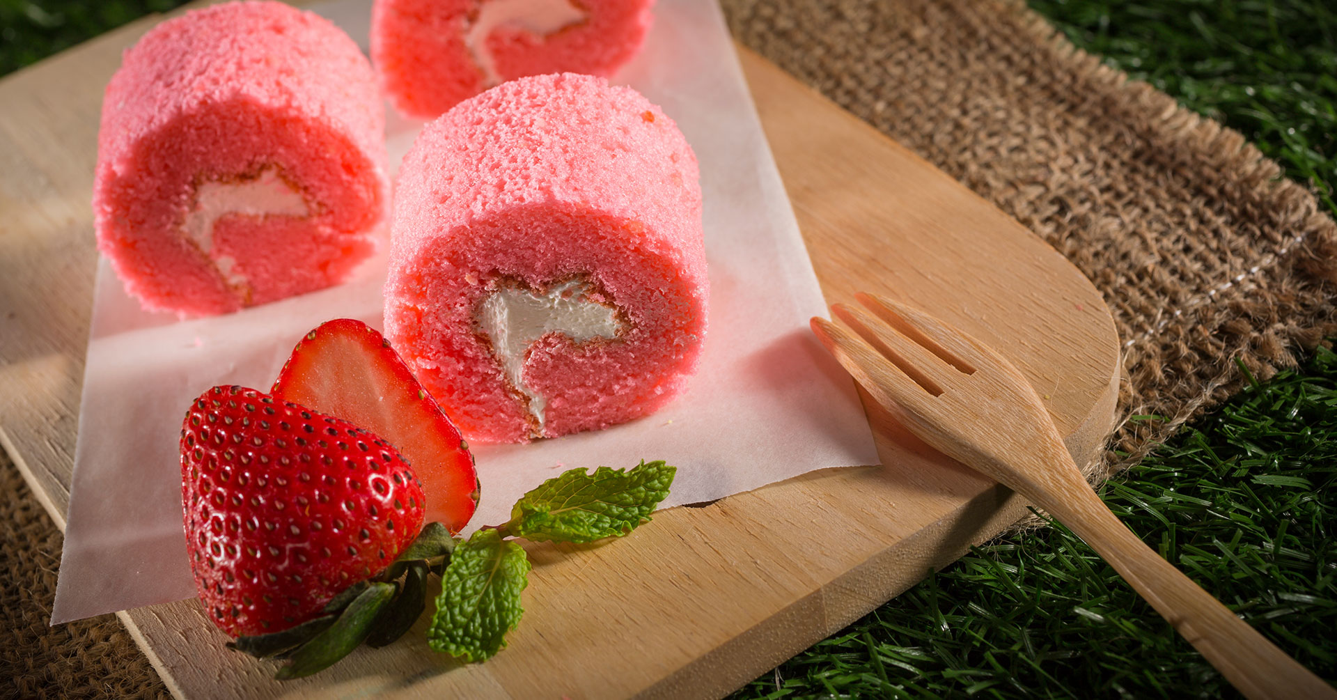 Rollo de vainilla con fresas