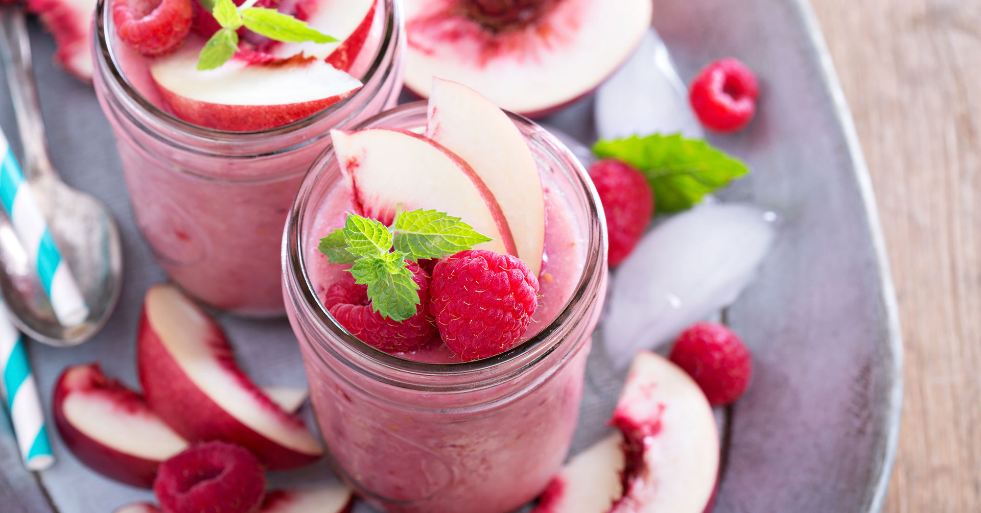 Smoothie de frambuesas y duraznos