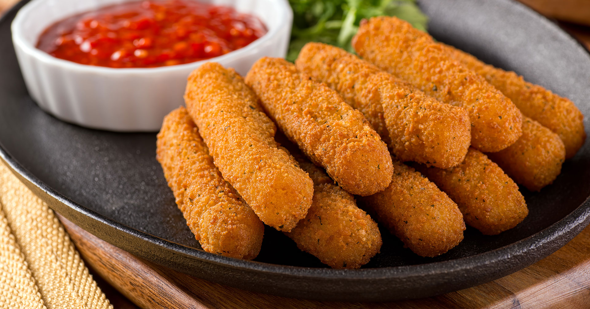 Dedos de queso empanizados con granola