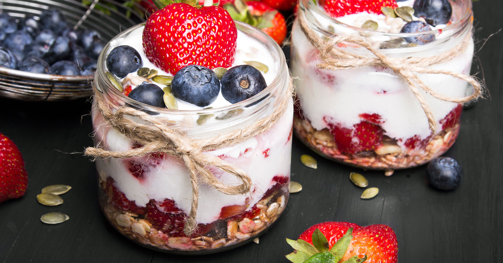 Avena fría con moras y plátano
