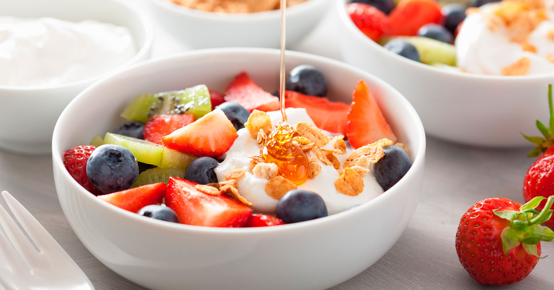 Ensalada de fruta fresca y granola