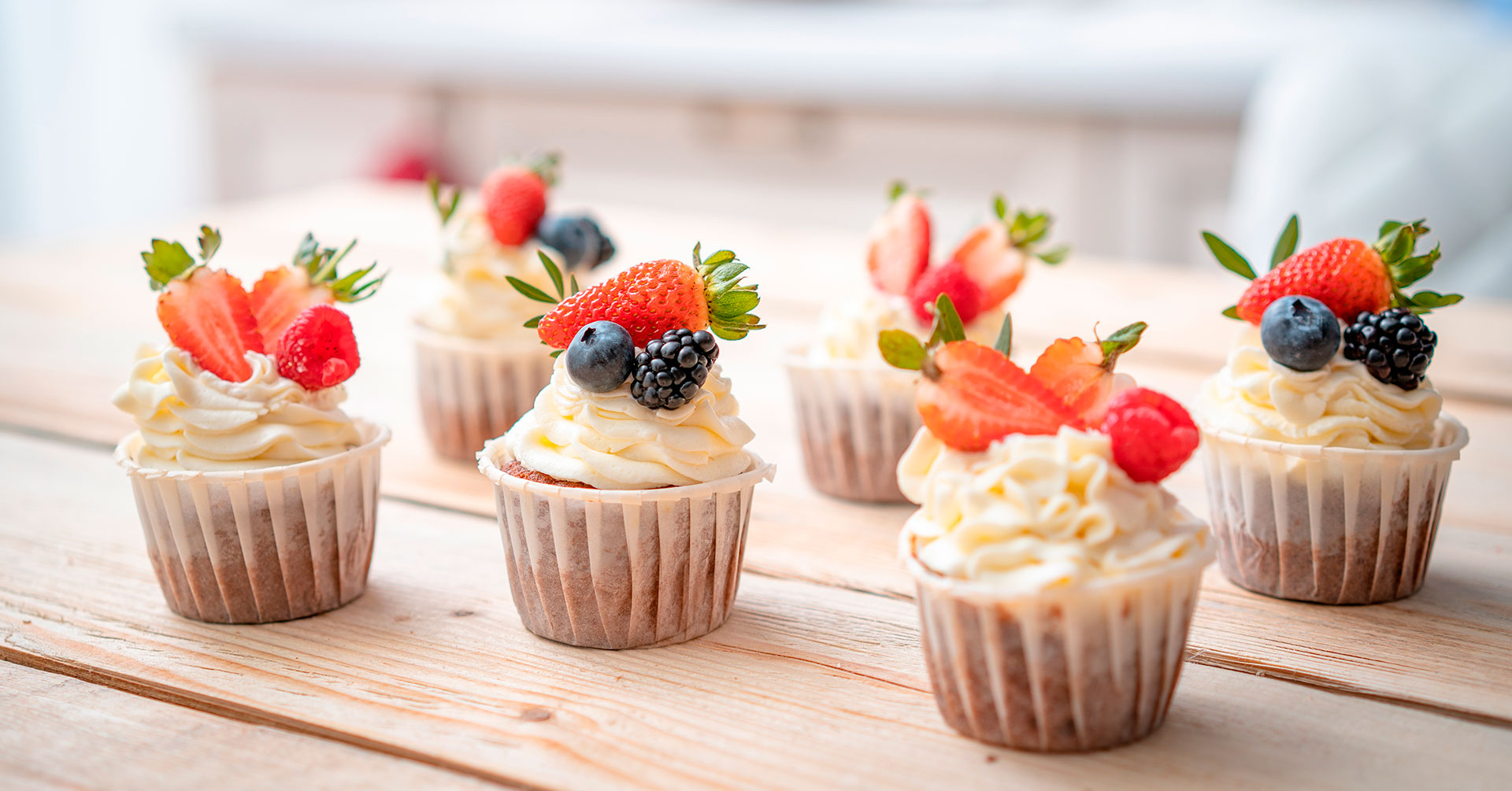 Frosty cupcakes de arándano y granola