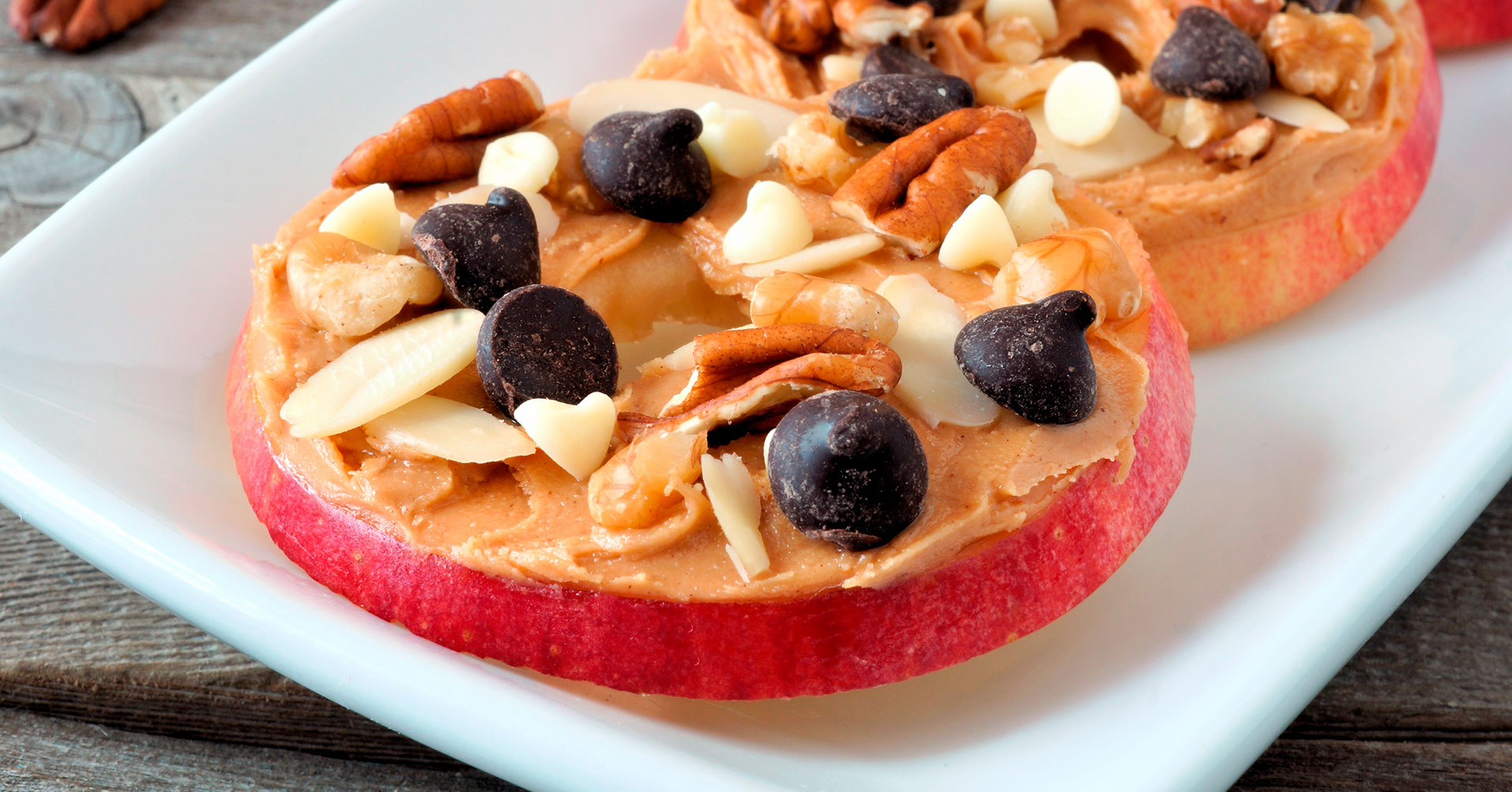 Manzana con granola y mantequilla de maní