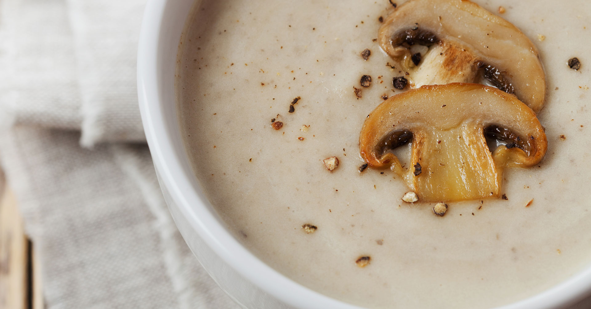 Crema de champiñones con avena y parmesano