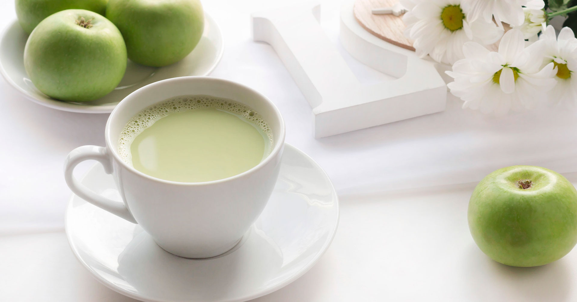 Bebida caliente de avena y manzana verde