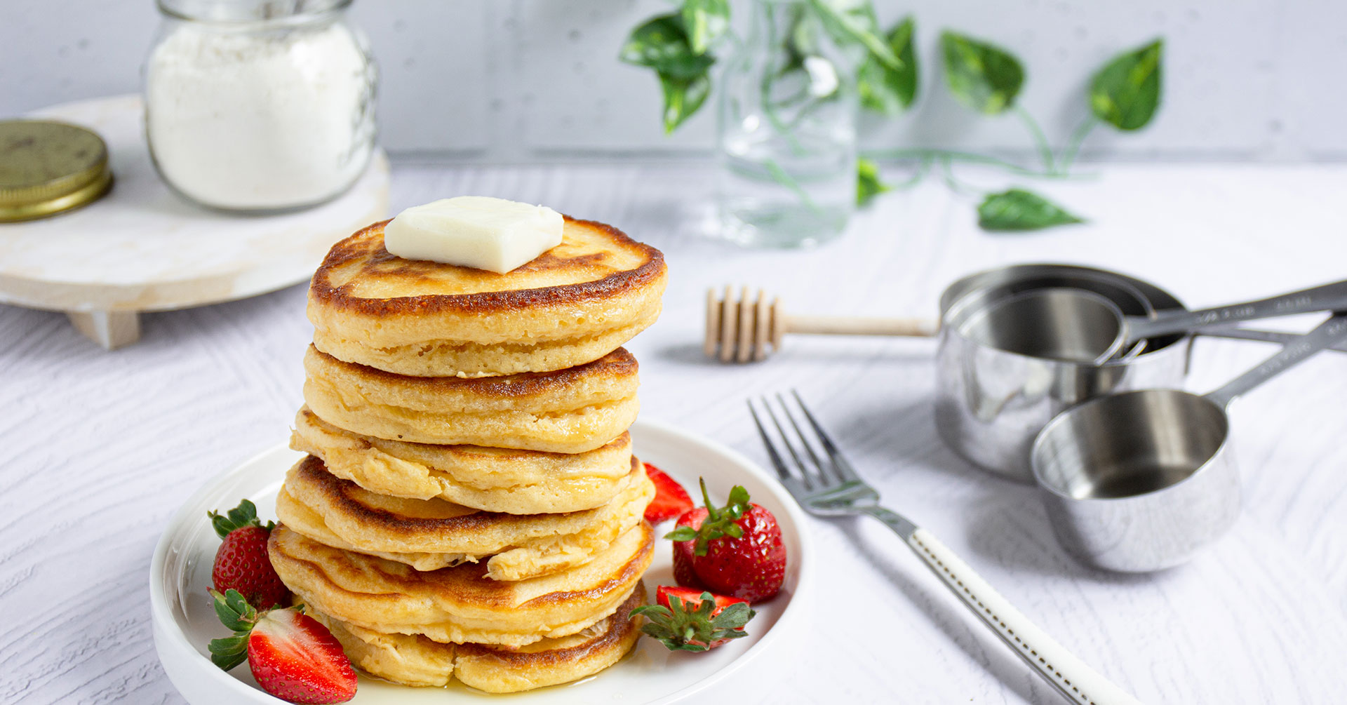 Hot cakes de avena rellenos con fresas