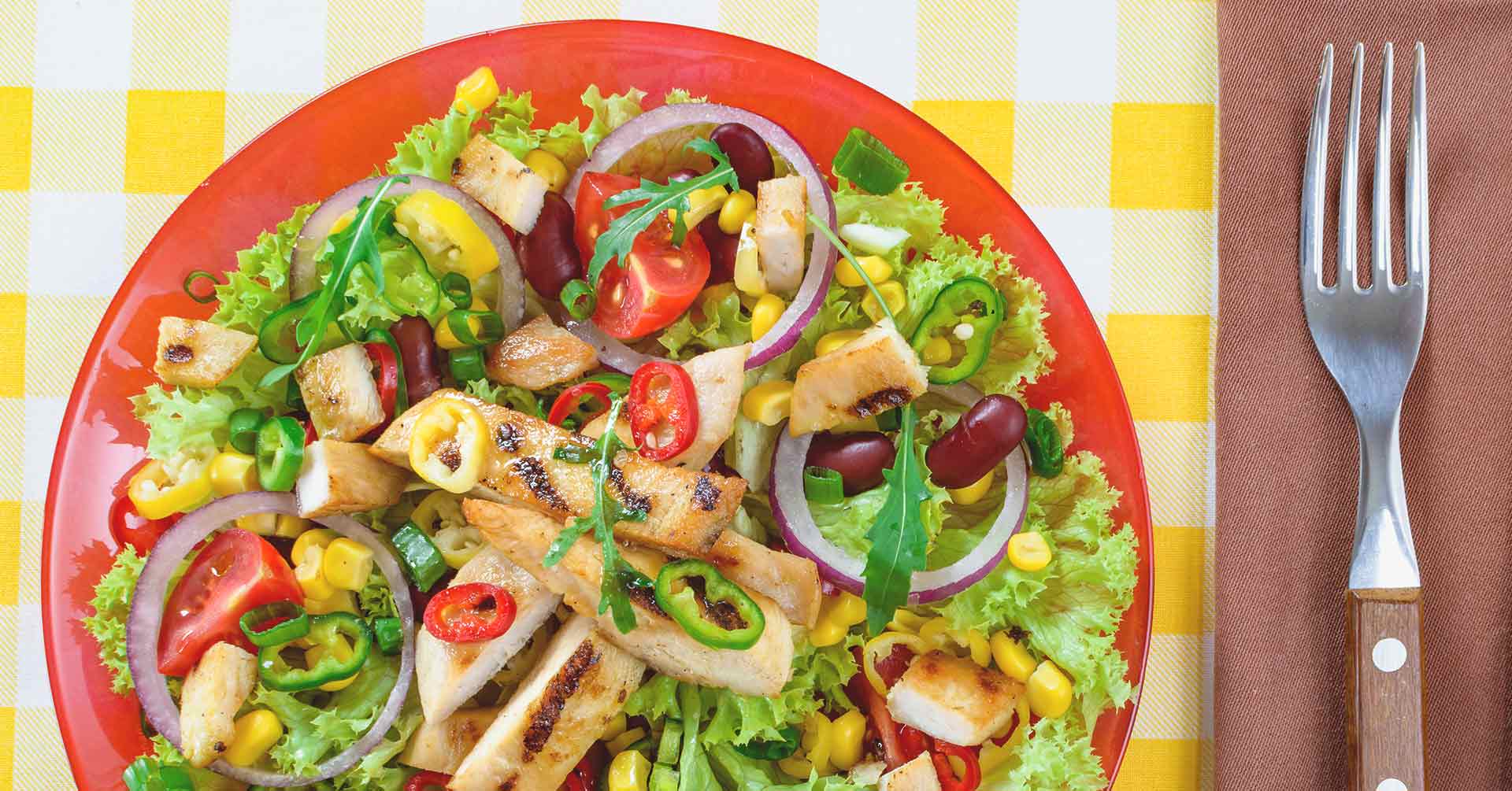 Ensalada mexicana con pollo y avena
