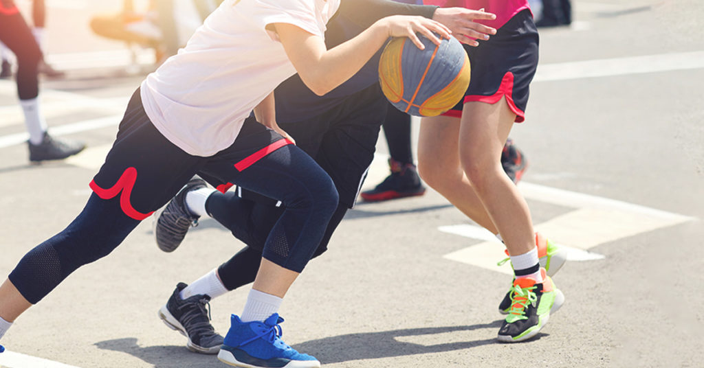 Imagen personas jugando basquetbol