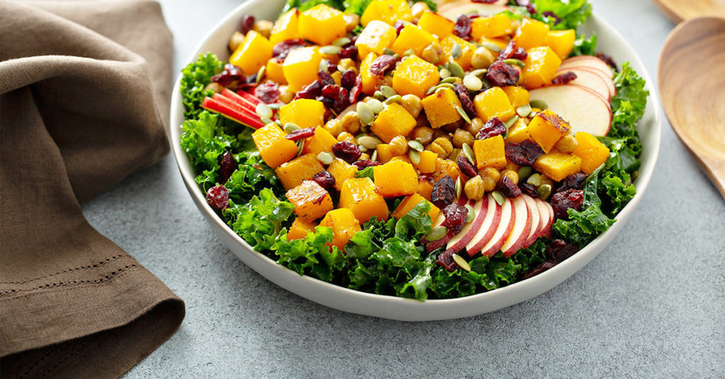 plato con ensalada de avena y camote