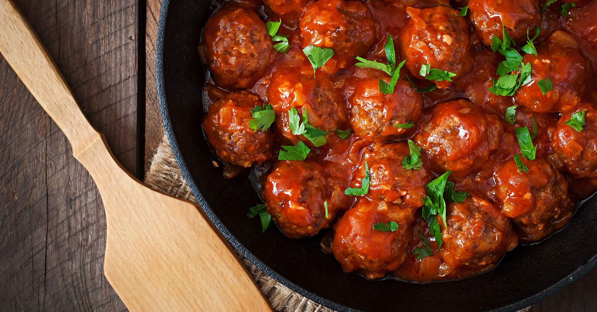Albóndigas de avena con espinaca en salsa de guajillo