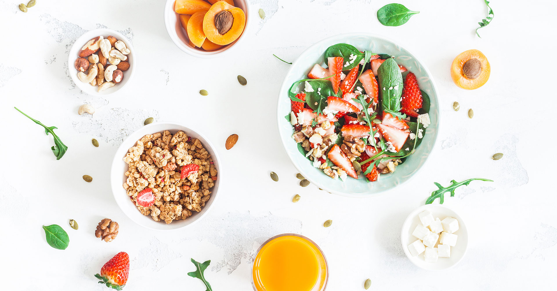Ensalada de espinacas con fresas y granola