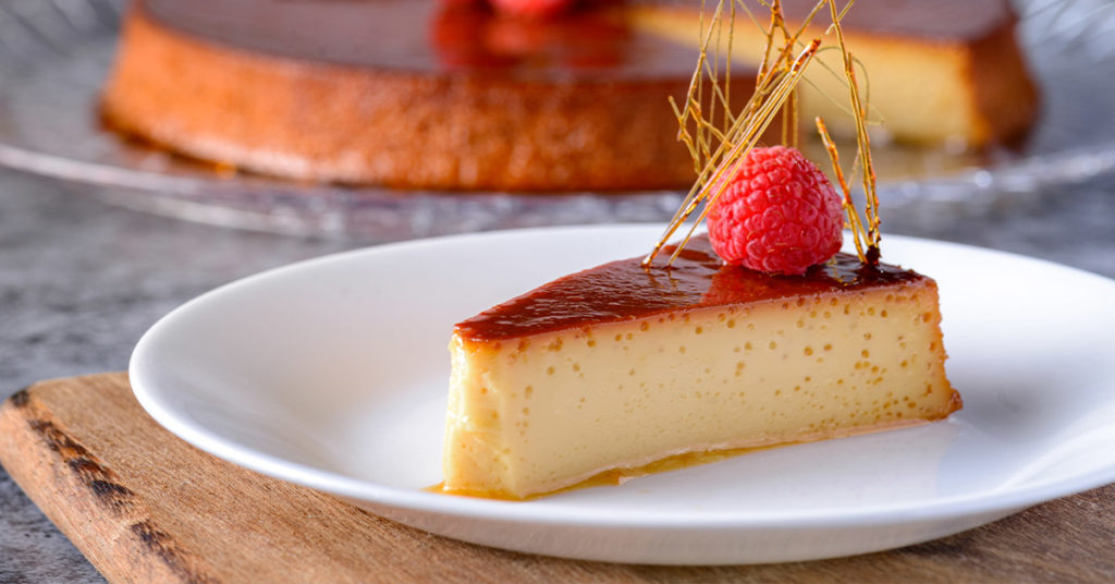 flan de avena decorado con frambuesas