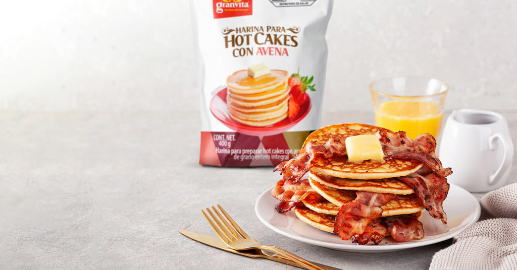 Imagen hot cakes salados con avena 