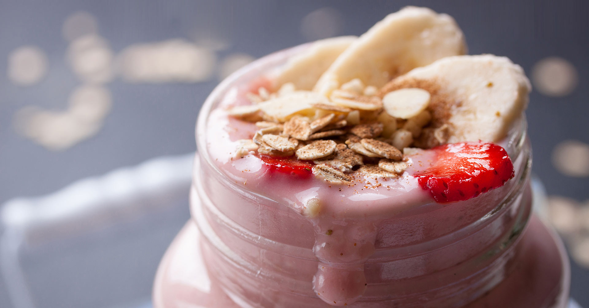 Smoothie de frutas con granola