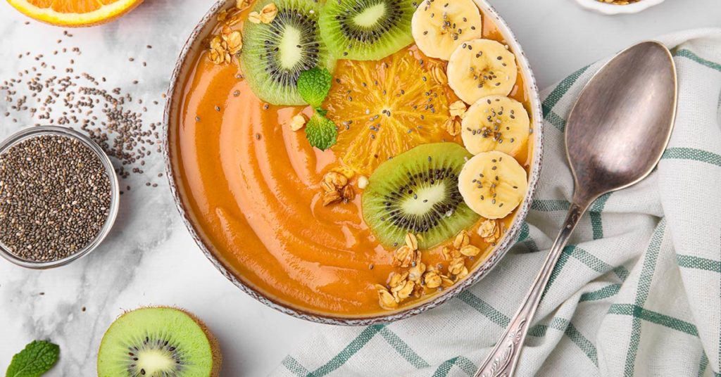 Imagen bowl de avena fría con naranja y chocolate 
