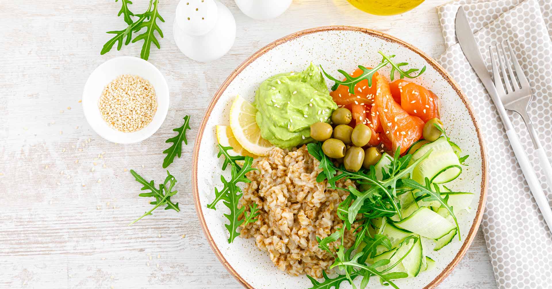 Ensalada de avena y salmón