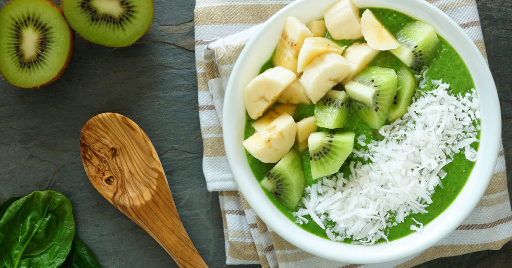 Imagen smoothie bowl con avena y kiwi 