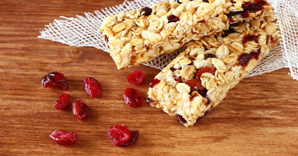 Imagen barras de granola y frutos rojos 