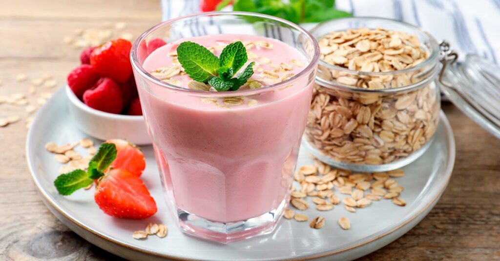 Imagen batido de frutas con avena 