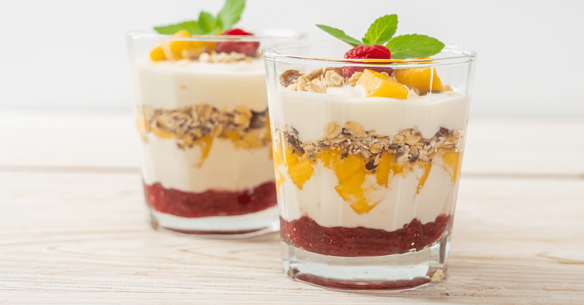 Parfait de fruta y granola